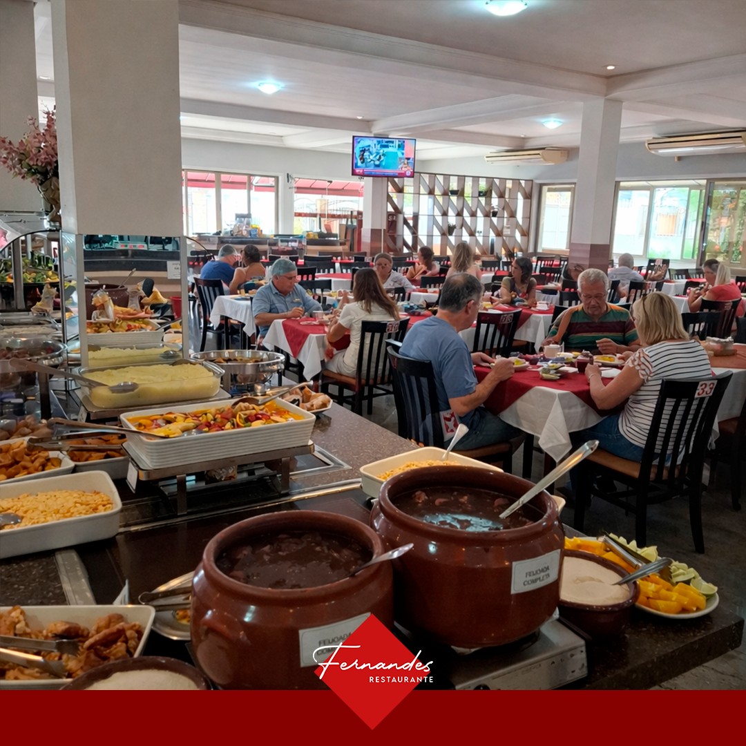 Buffet e salão do Restaurante Fernandes